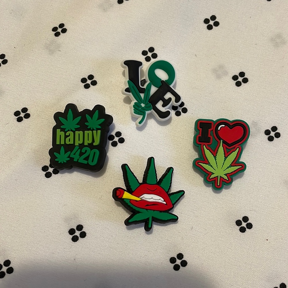 Croc charms
